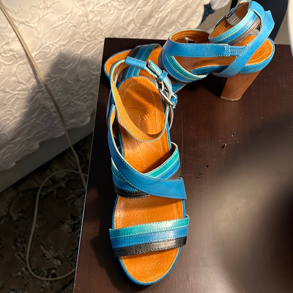 Never worn, rubber, bottom, leather, upper teal, royal and black stripe